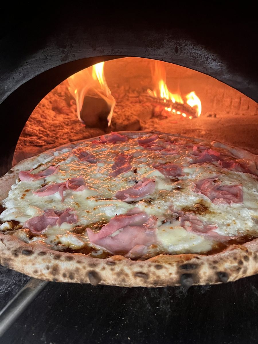 Fig & Prosciutto pizza